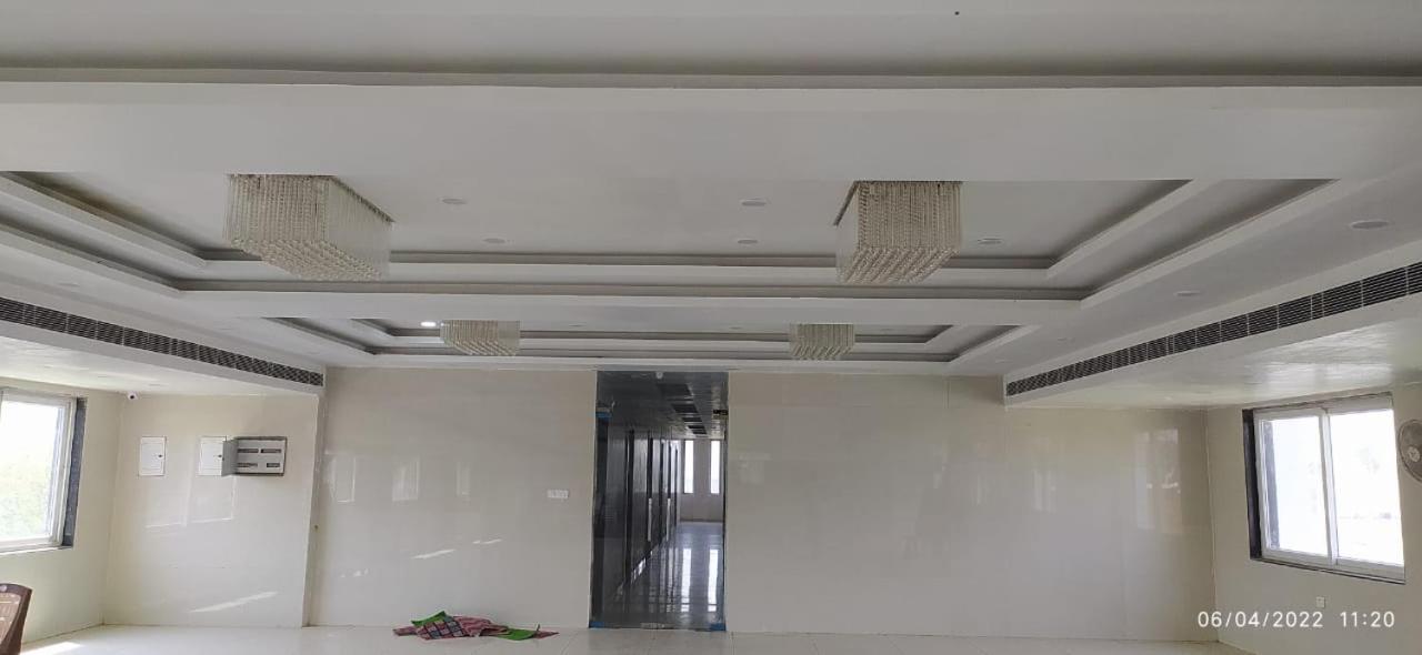 Bhagwan Hotel Gonda Extérieur photo